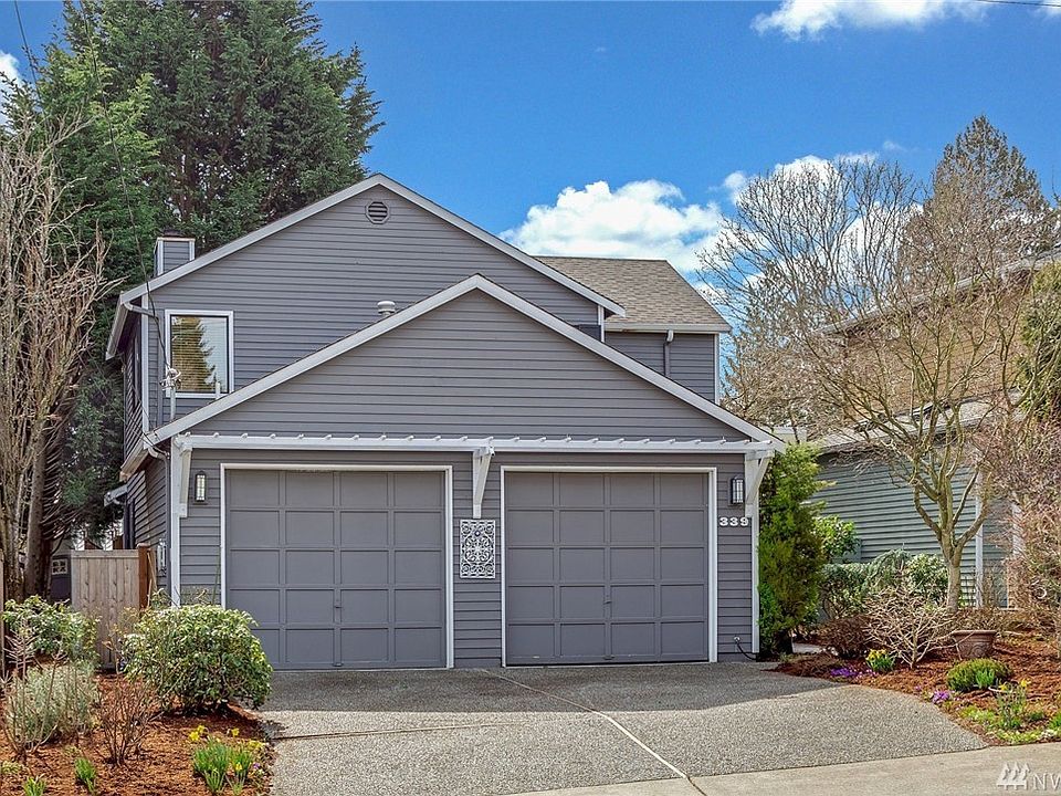 Welcome to this fabulous, conveniently located home featuring all the right touches. Location, location, location! Only moments from thriving downtown Kirkland, Lake Washington's waterfront & with easy freeway access.