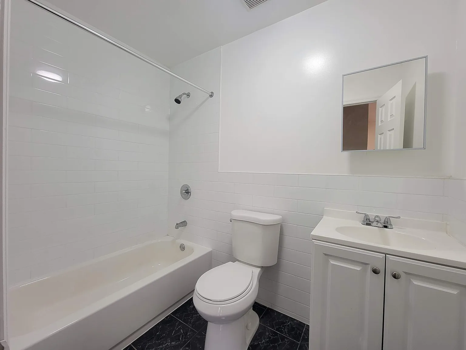 3 bed, 1000 sqft, $3,695 — Photo 3