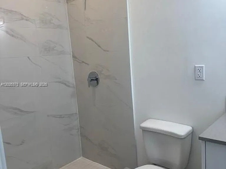 152 NW 10th Pl #152-D — Photo 13