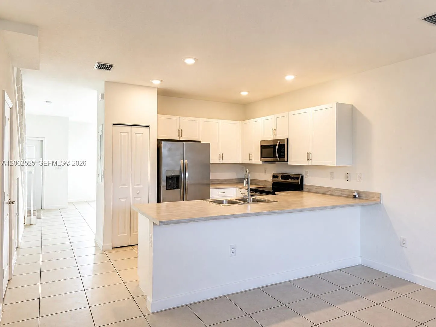 3 bed, 2.5 bath, 1545 sqft, $2,500 — Photo 2
