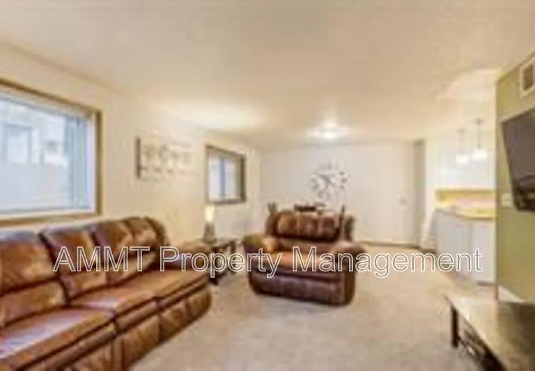 740 Westwinds Dr #2 — Photo 7