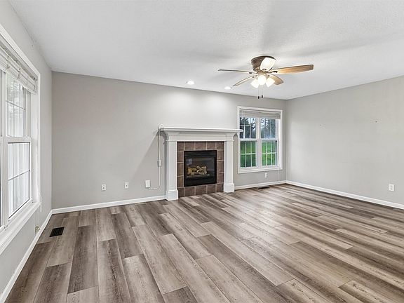 5th image of 113 N 58th Pl