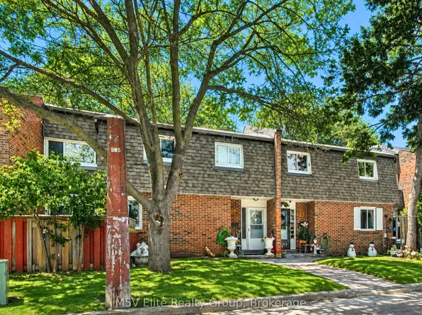 105 Dovedale Dr #2, Whitby, ON L1N 1Z7