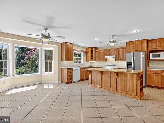 4th image of 29542 Carol Ln