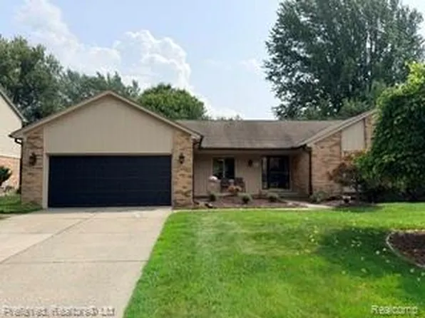 21225 Parklane Rd, Farmington Hills, MI 48335