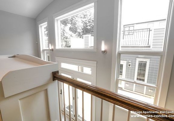 4th image of 3223 N Hoyne Ave