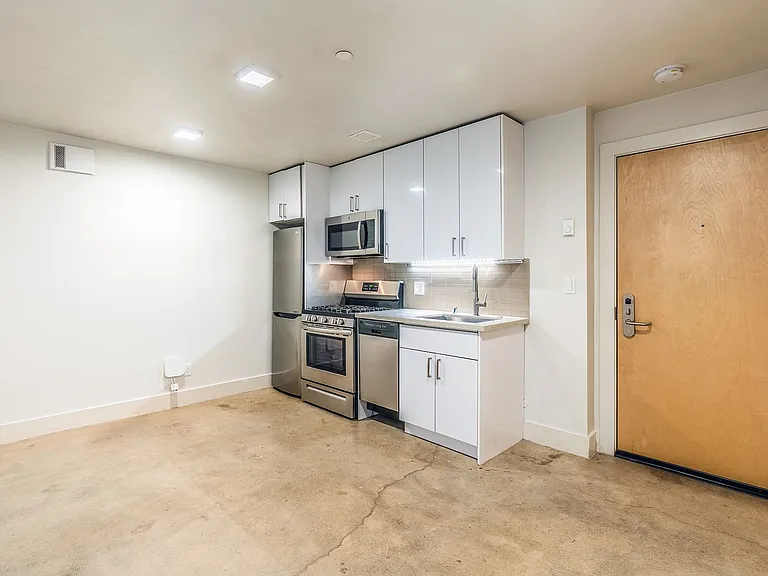 423 Terry Apartment — Photo 21