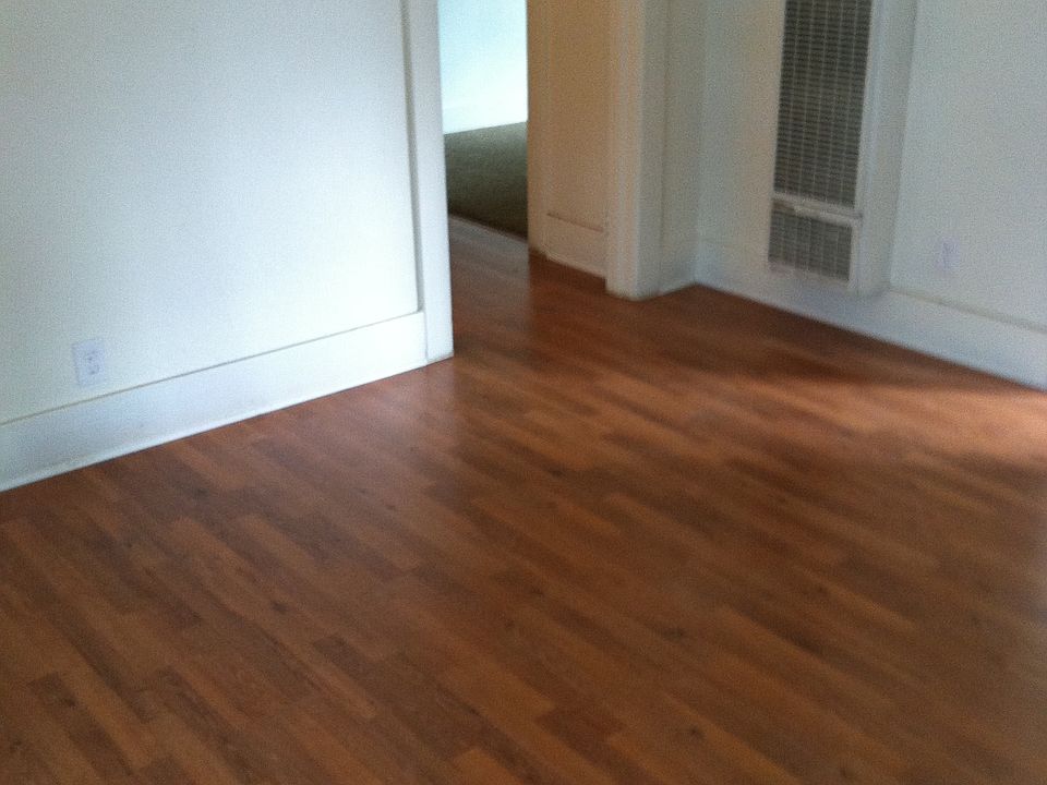livingroom to hall