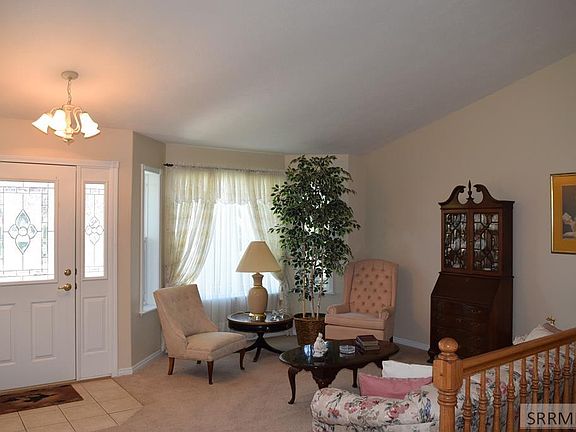 4th image of 2493 Harold Dr