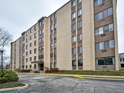 9745 S Karlov Ave APT 610, Oak Lawn, IL, 60453