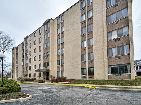9745 S Karlov Ave APT 610, Oak Lawn, IL 60453