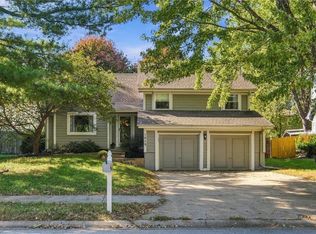 1819 S Stagecoach Dr, Olathe, KS 66062