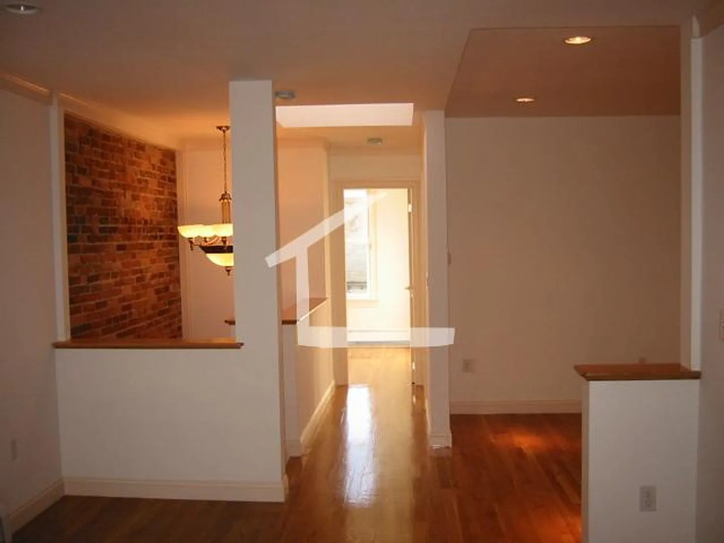 Huge, luxury 2 bed penthouse in South Boston! — Photo 2