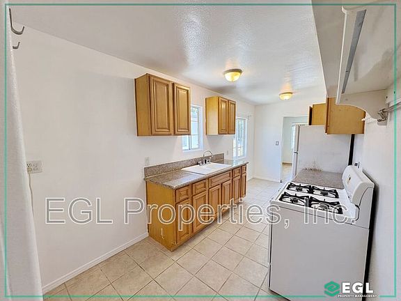 5th image of 837 Rose Ave