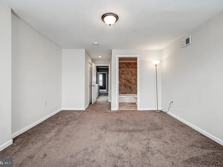2103 E Madison St — Photo 10