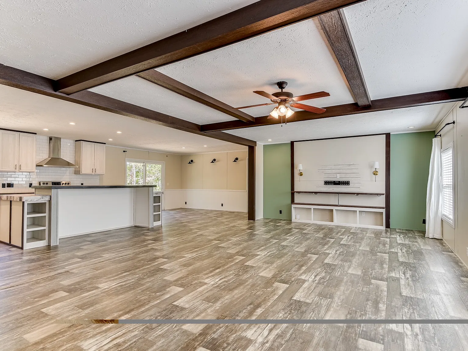 3 bed, 2304 sqft, $1,900 — Photo 3