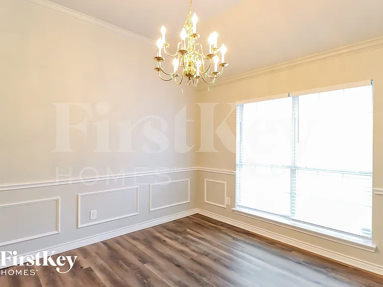 2204 Reedway Ct — Photo 6