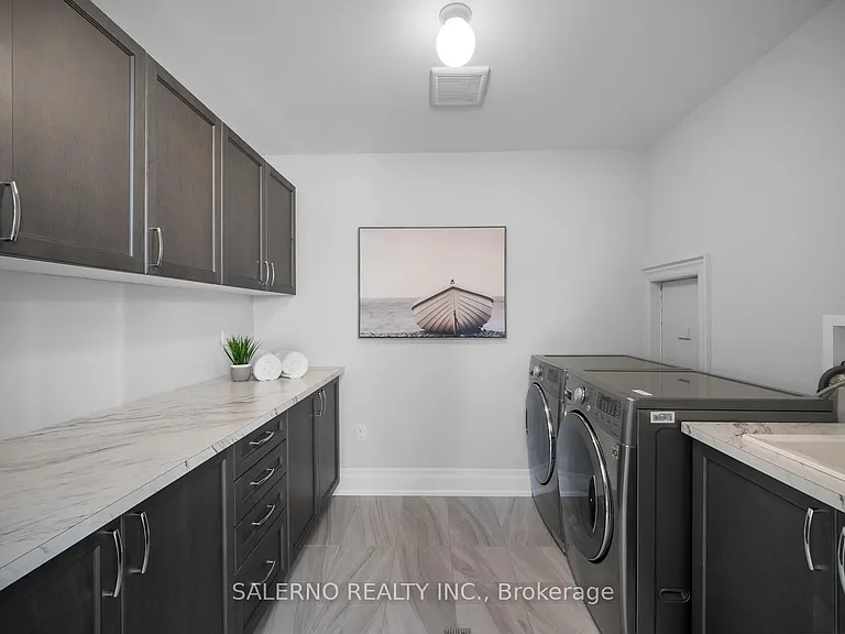 11 Compton Cres — Photo 35