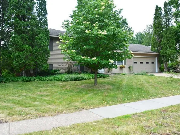 972 Whitney Dr, Apple Valley, MN 55124
