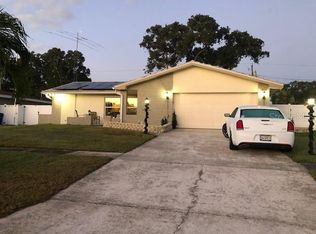 8934 Lynwood Dr, Seminole, FL 33772