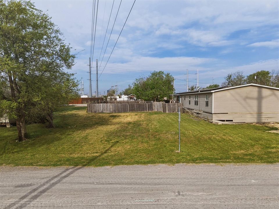 1st image of 104 Royal St