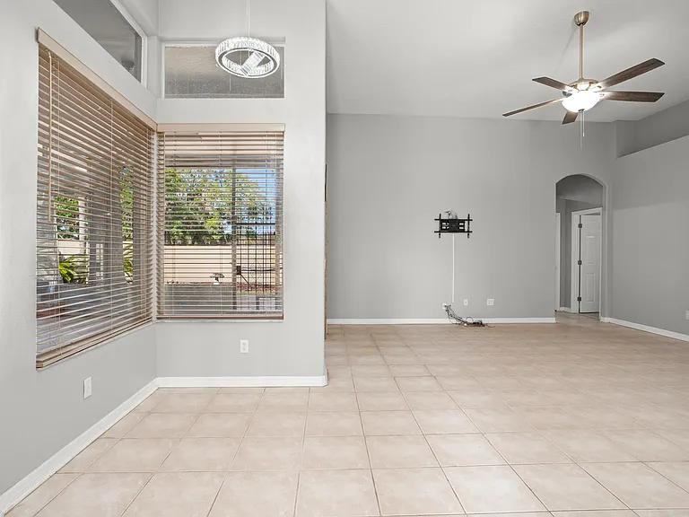 2810 University Acres Dr — Photo 16
