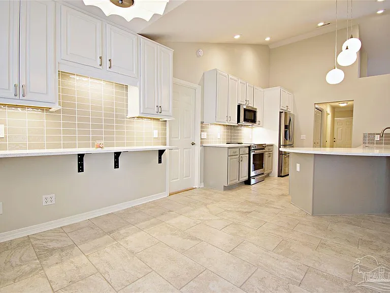 100 Mount Pilot St — Photo 10