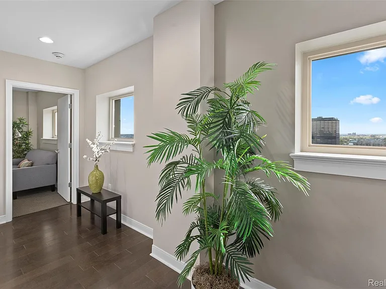 525 W Lafayette Blvd #21B — Photo 21