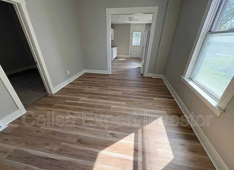 706 Davis St — Photo 3
