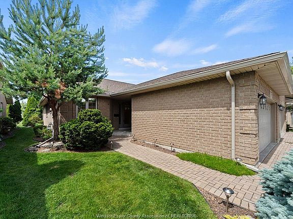 4th image of 1077 Hacienda Way