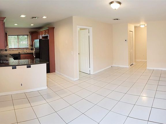 4th image of 2550 NE 184th Ter
