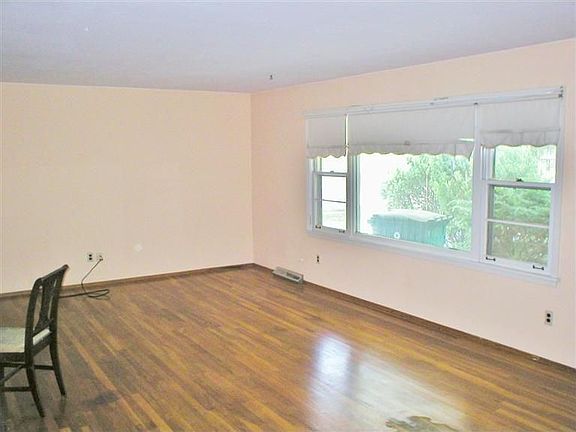 2nd image of 5830 Bluespruce Ln