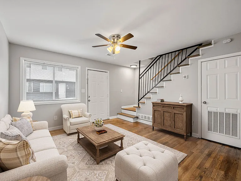 Balfour Chastain — Photo 1