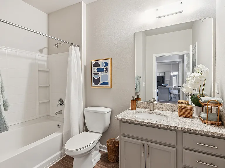 2 Bedroom Premier Garden-Renovated