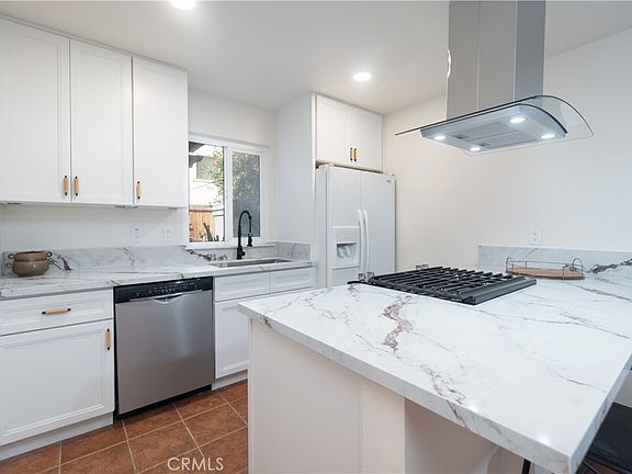 5th image of 587 S College Ave