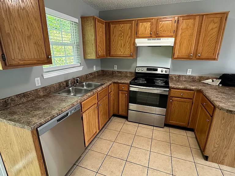 206 S Flora St #B — Photo 9