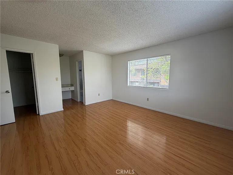411 S Orange Ave — Photo 7