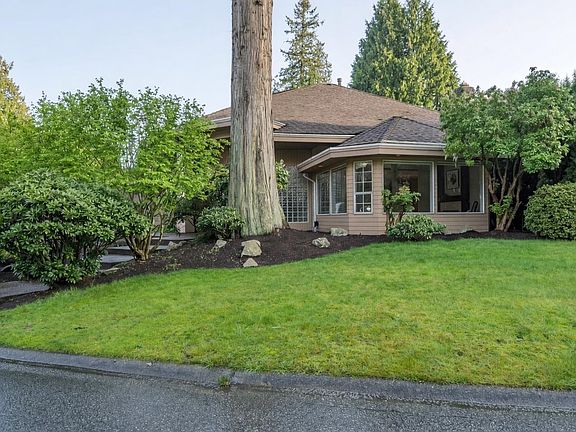 4th image of 1264 Pacific Dr