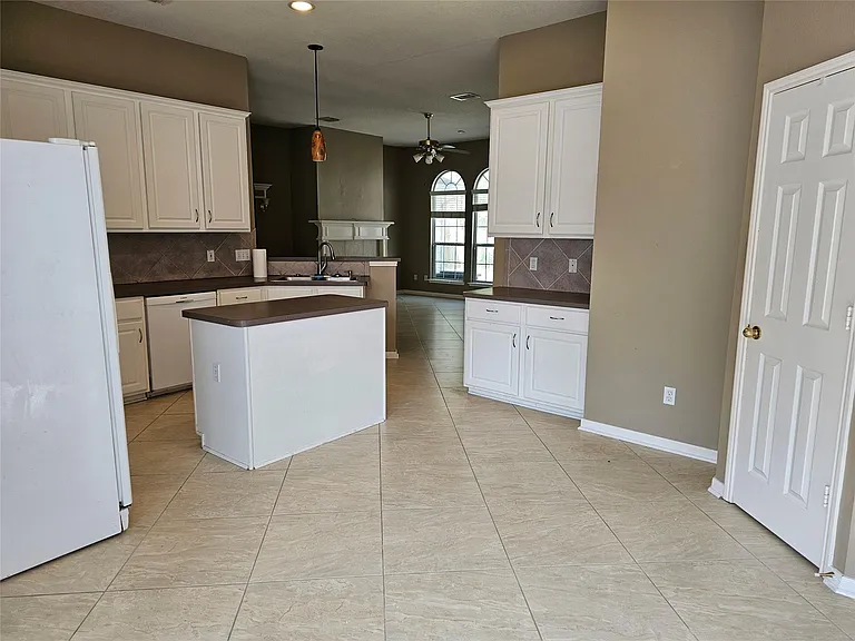 27182 Kings Manor Dr S — Photo 15