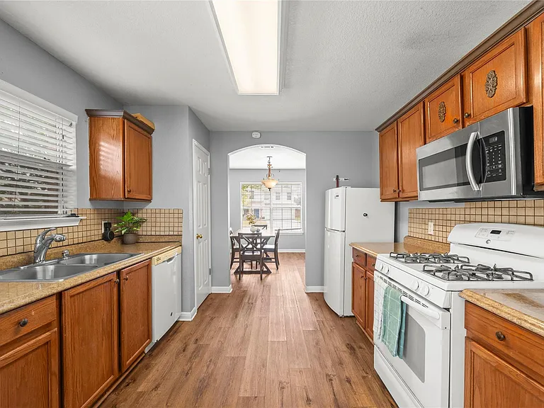 3800 Hickox Dr — Photo 8