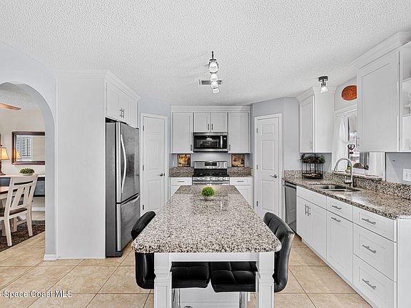 5th image of 1161 White Oak Cir
