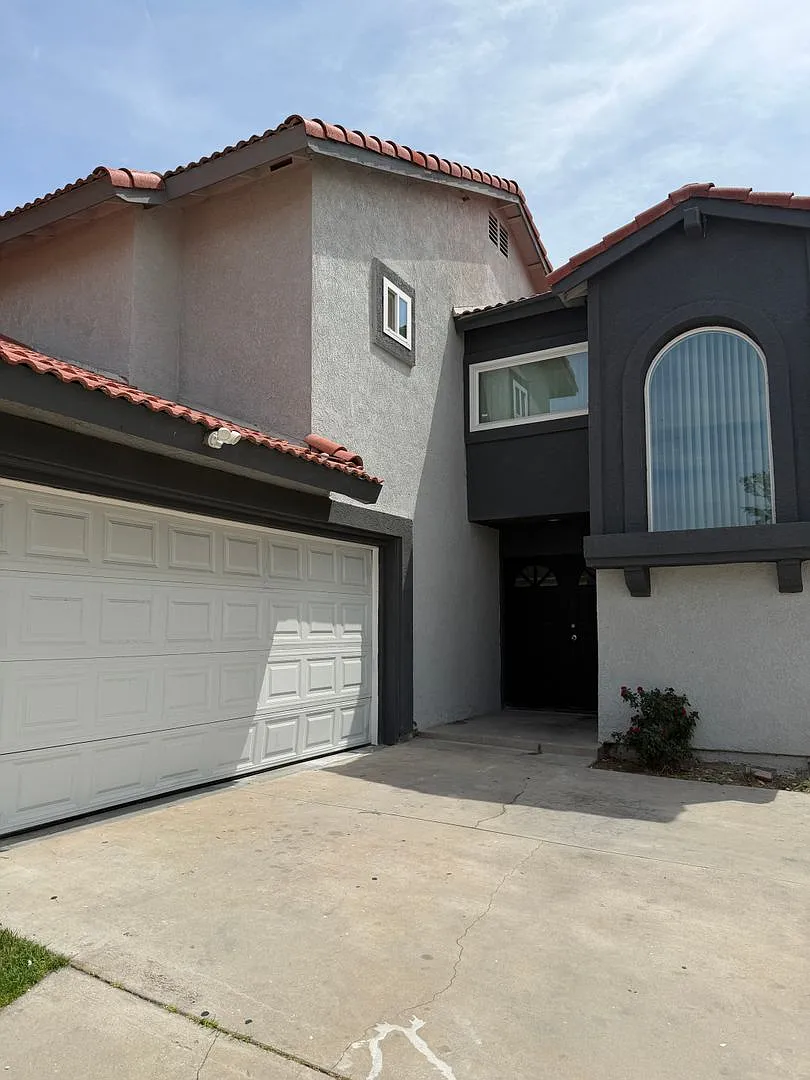 Single Family House for rent — Photo 1