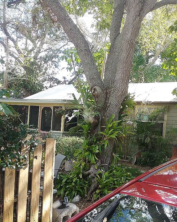 1st image of 654 Calle De Peru