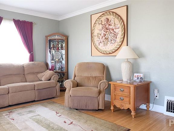2nd image of 1010 E Willcox Ave