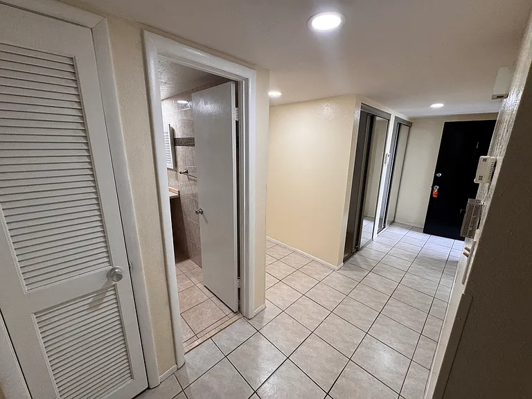 1575 Greenlea Dr #1 — Photo 13