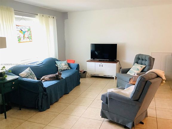 5th image of 629 Greenbriar Dr