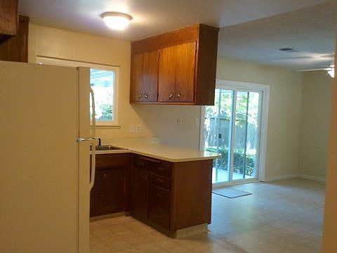 2nd image of 976 Lambaren Ave