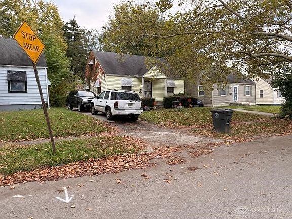 3rd image of 1424 Shaftesbury Rd
