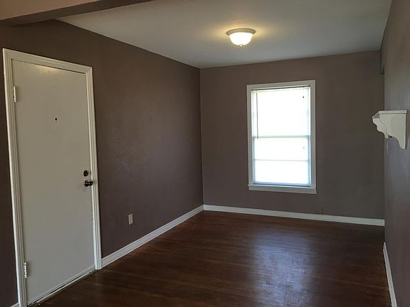3rd image of 1006 W Erwin Ave