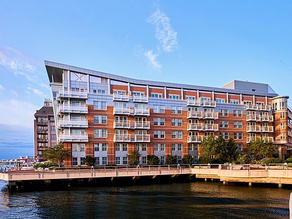 2nd image of 3 Battery Wharf #3505
